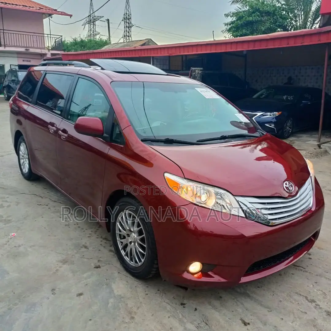 Toyota Sienna XLE 7 Passenger (3.5L 6cyl 6A) 2016 Burgundy