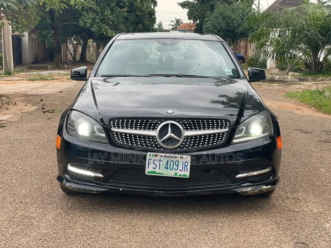 Mercedes-Benz C300 2011 Black
