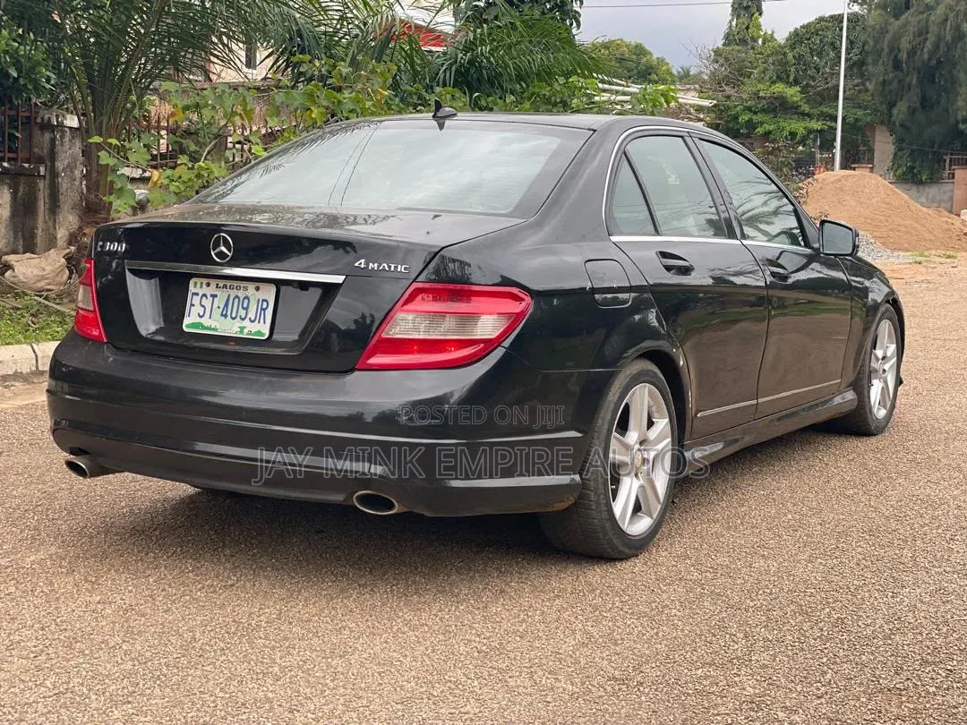 Mercedes-Benz C300 2011 Black
