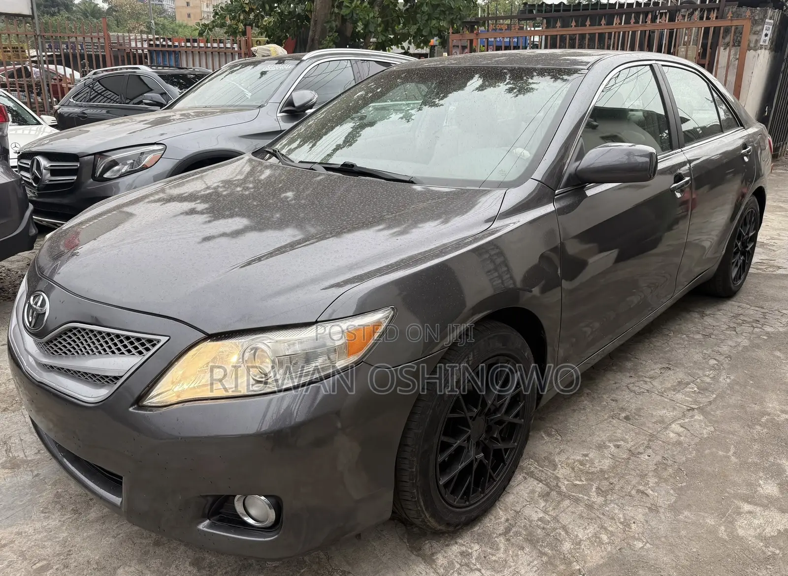 Toyota Camry XLE V6 4dr Sedan (3.5L 6cyl 6AM) 2010 Gray