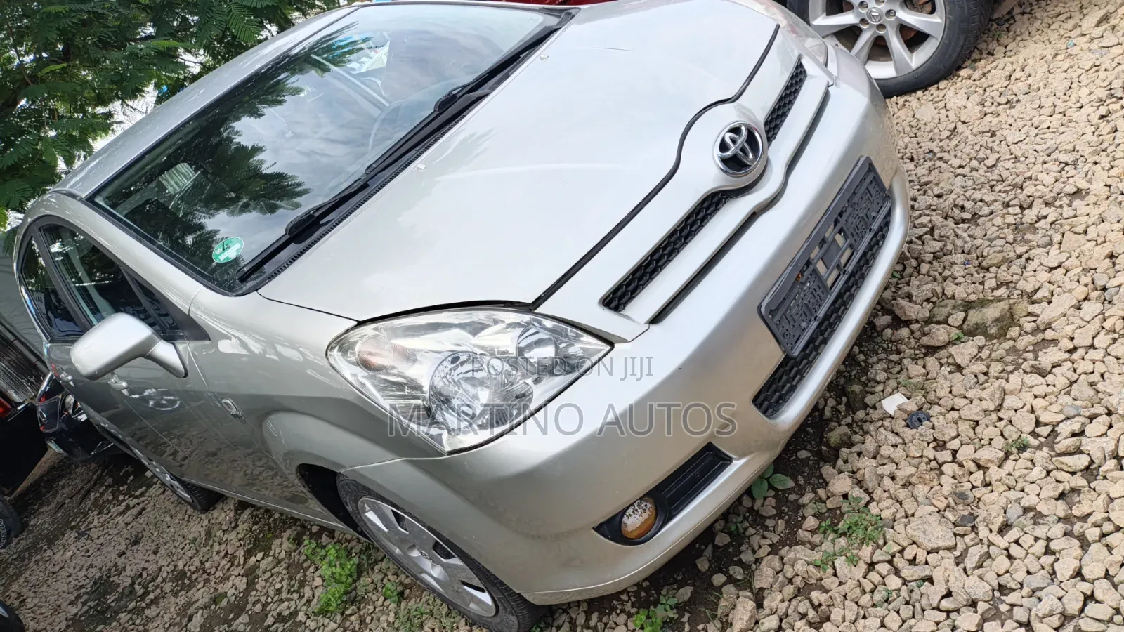 Toyota Verso 2010 Silver
