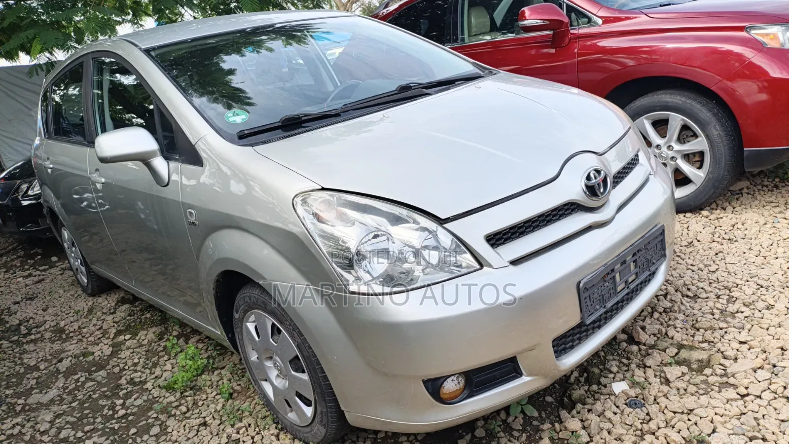 Toyota Verso 2010 Silver