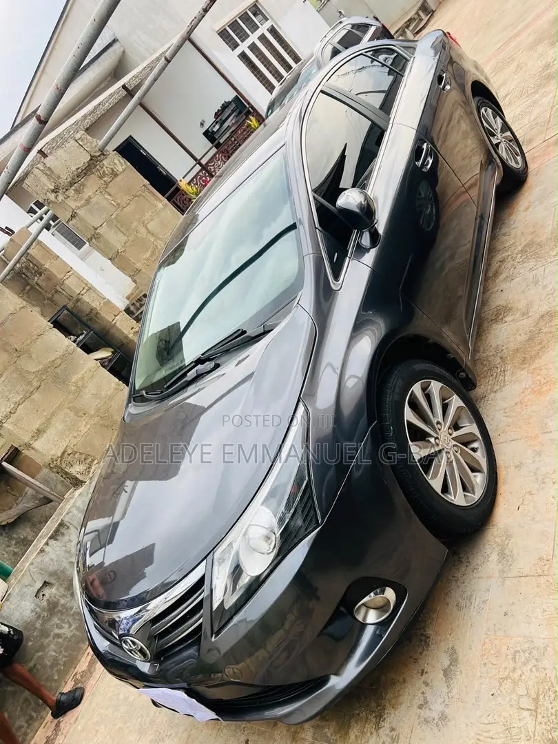 Toyota Avensis 2015 Gray