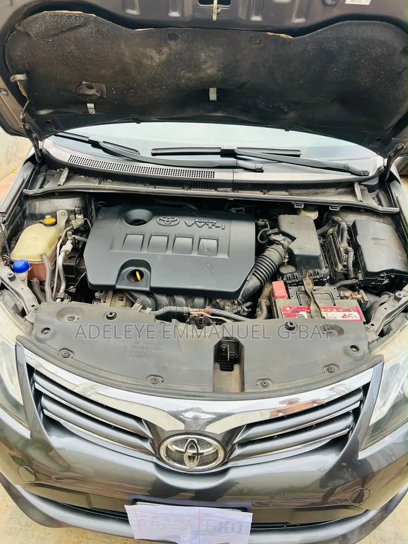 Toyota Avensis 2015 Gray