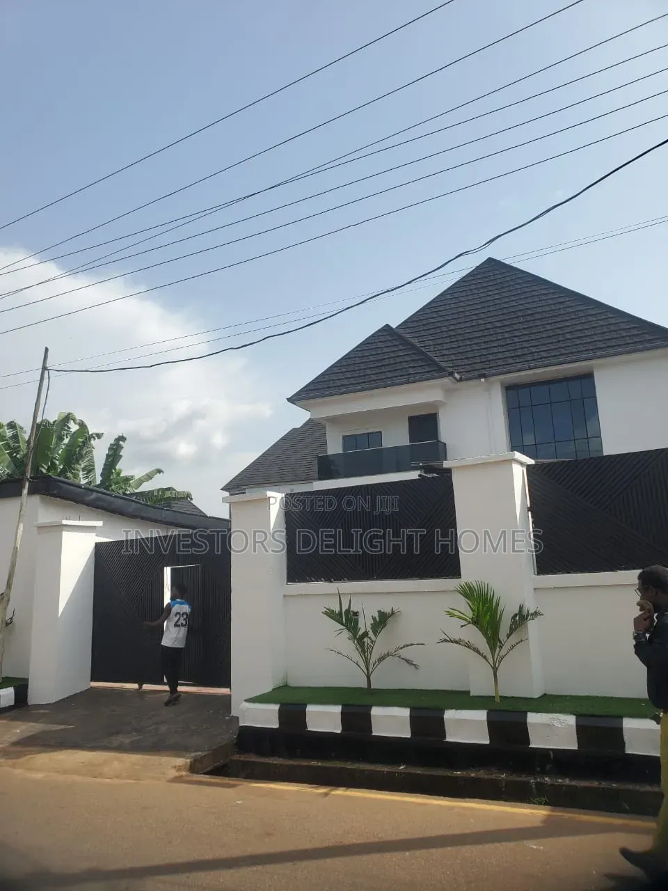 4bdrm Duplex in Oshimili North for sale