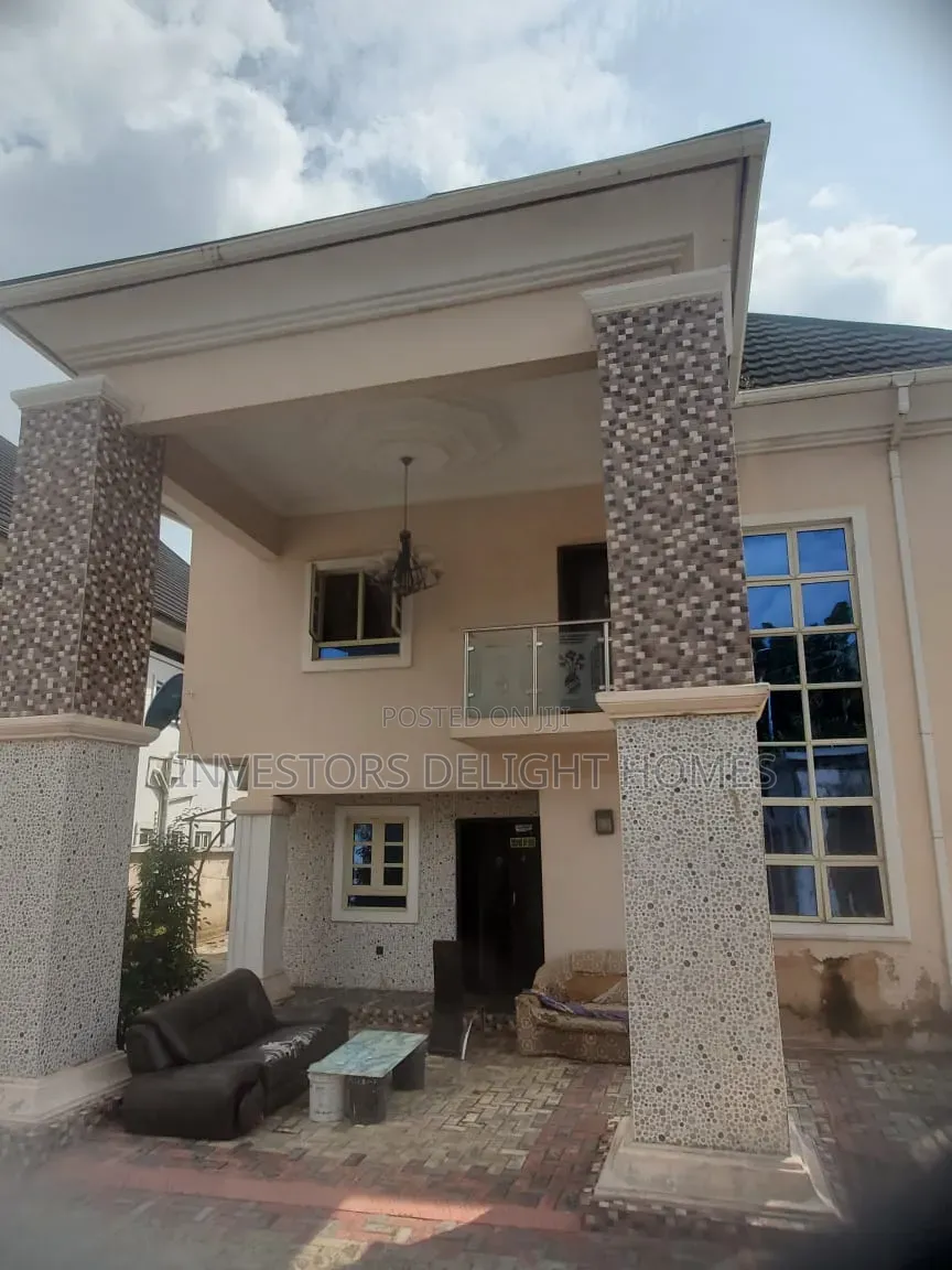 4bdrm Duplex in Oshimili North for sale