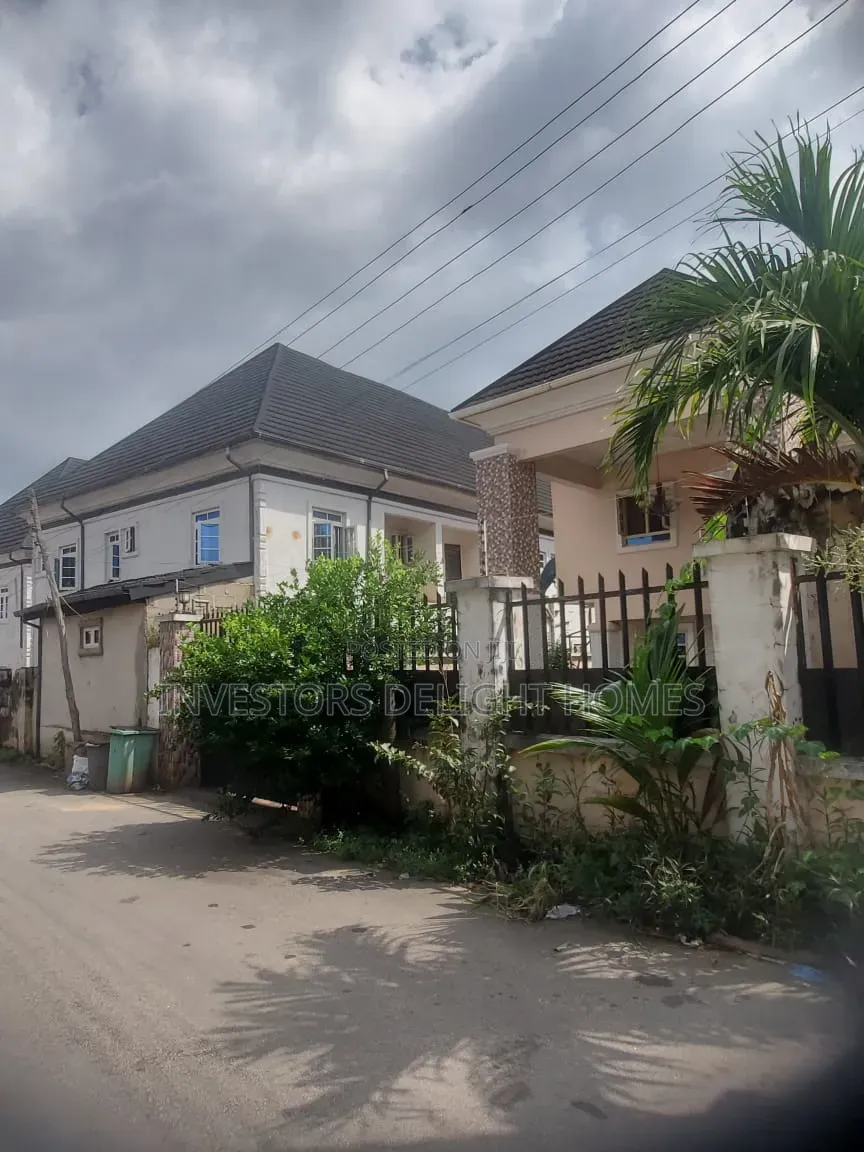 4bdrm Duplex in Oshimili North for sale