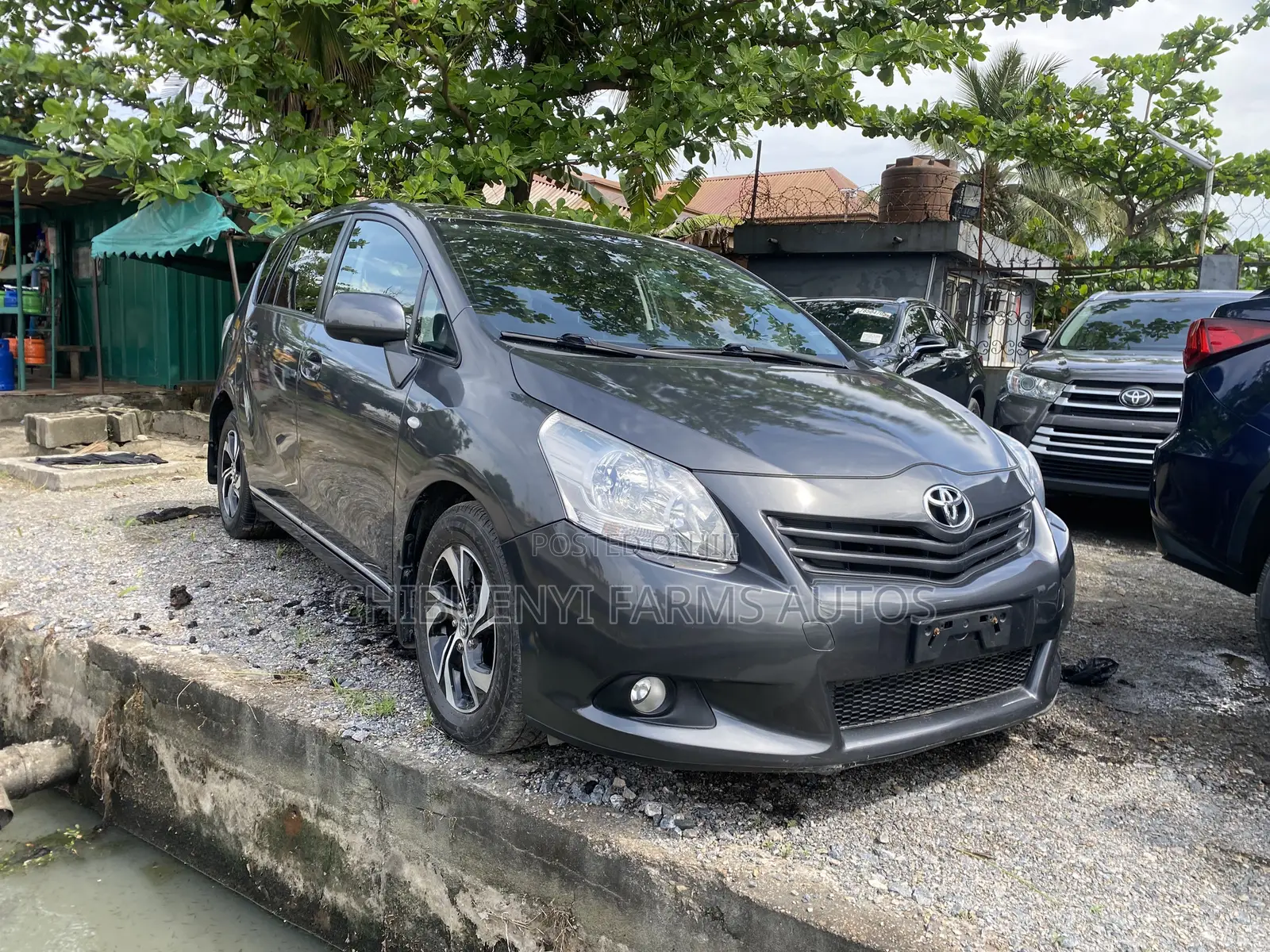 Toyota Verso 1.8 2013 Gray