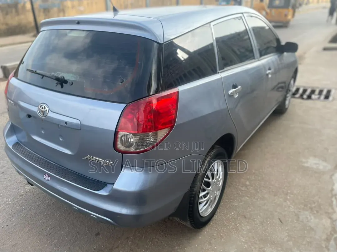Toyota Matrix Standard FWD (1.8L 4cyl 5M) 2004 Blue