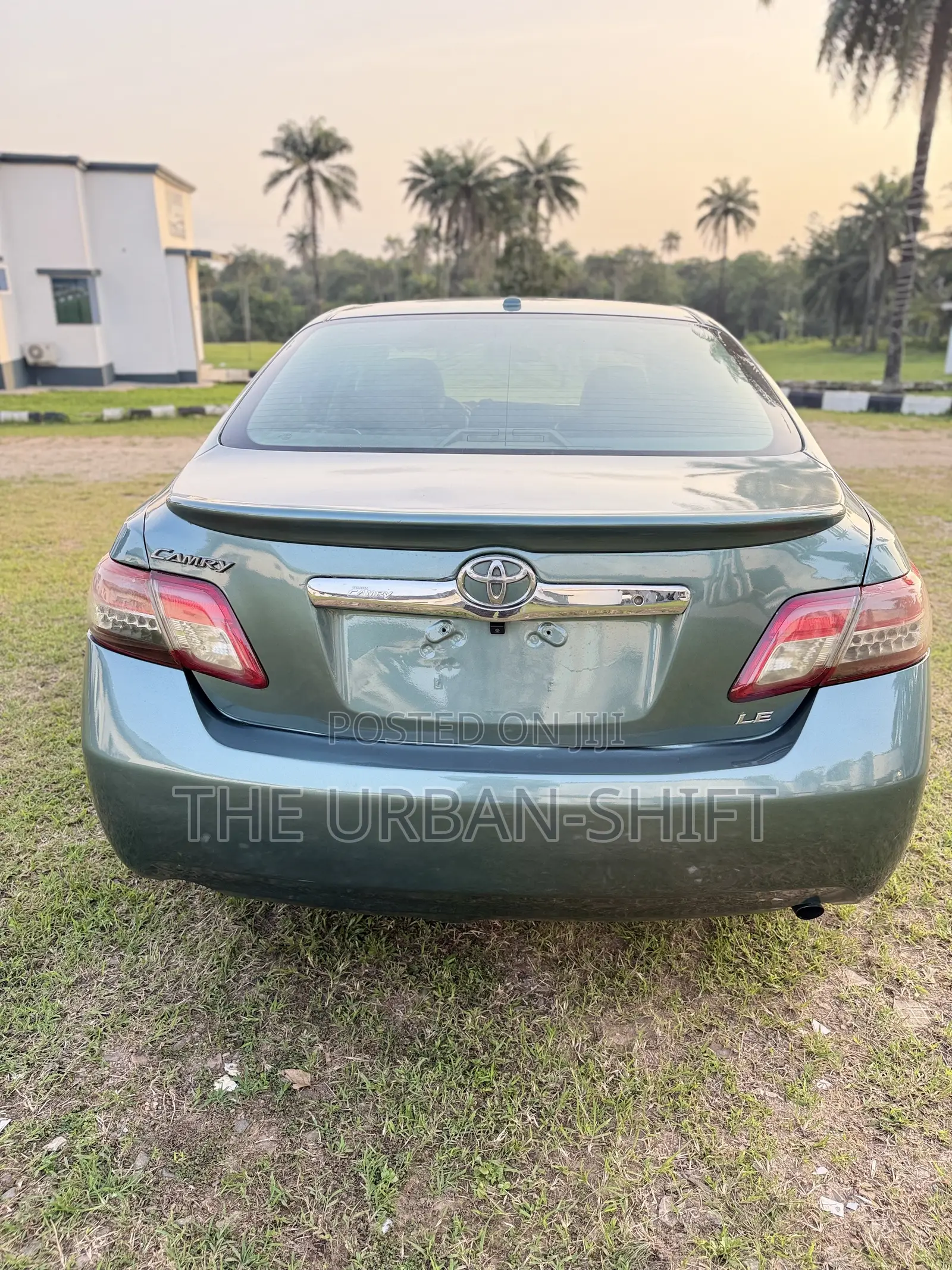 Toyota Camry LE 4dr Sedan (2.5L 4cyl 6AM) 2010 Green