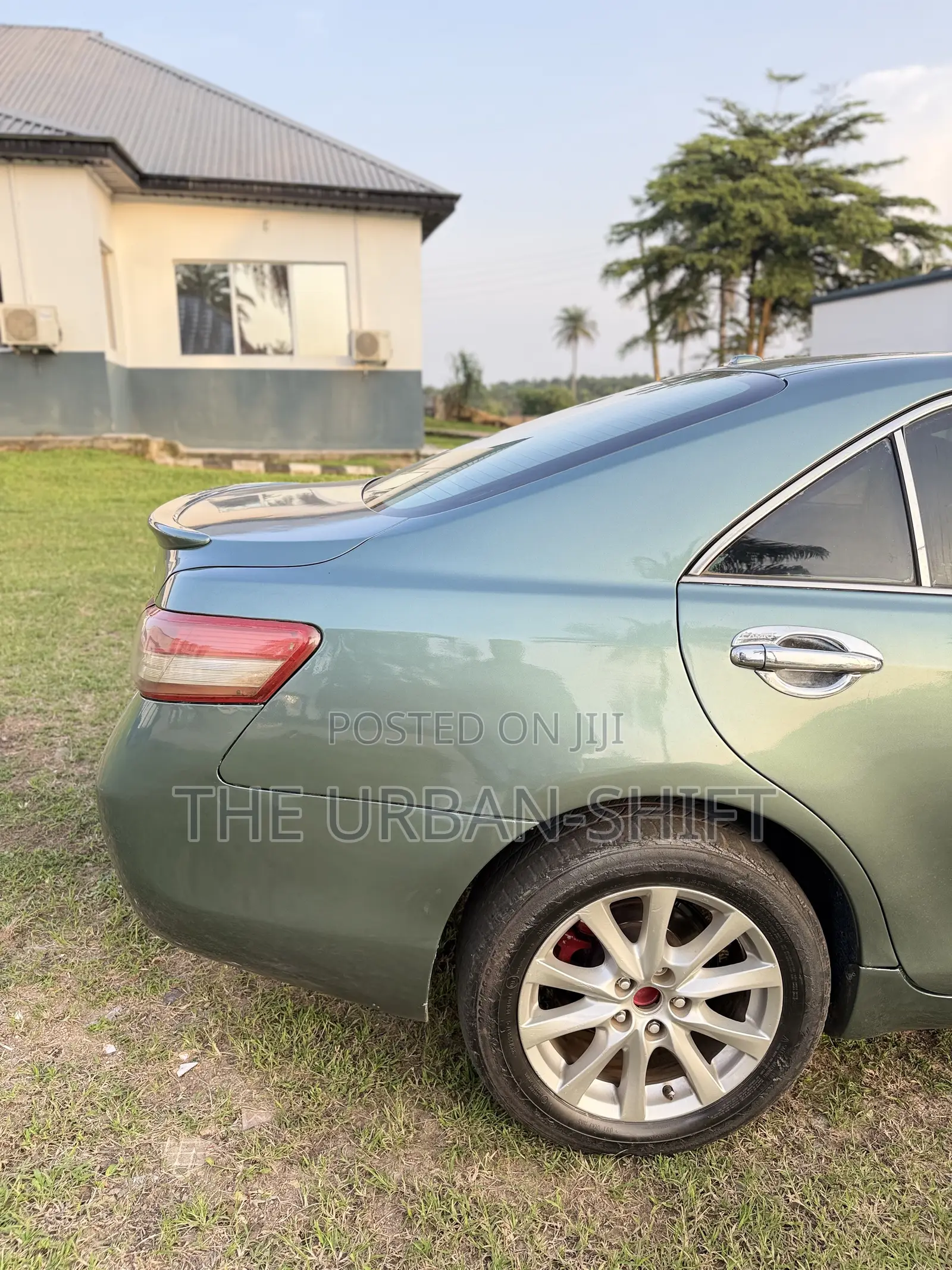 Toyota Camry LE 4dr Sedan (2.5L 4cyl 6AM) 2010 Green