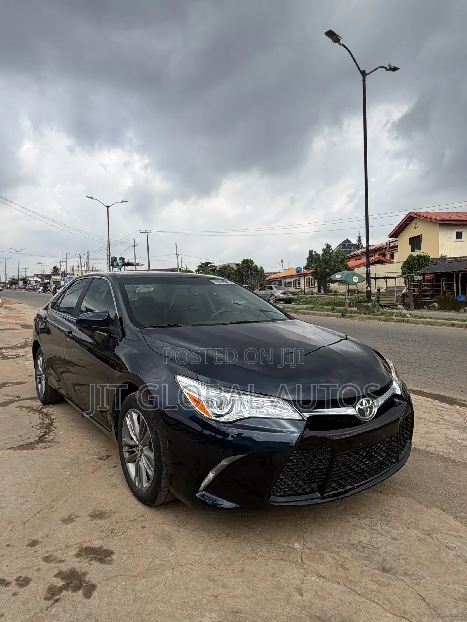 Toyota Camry SE 4dr Sedan (2.5L 4cyl 6A) 2015