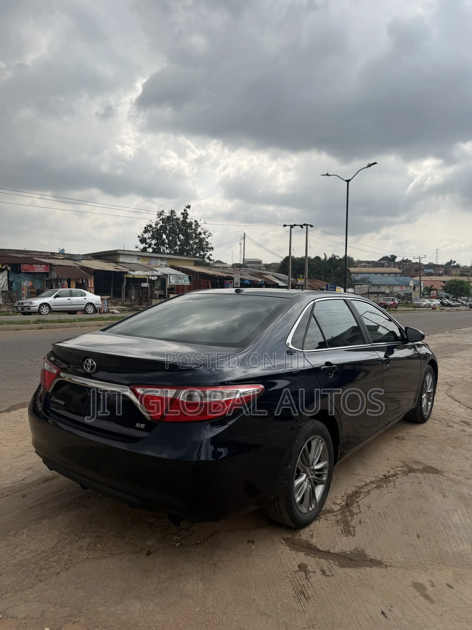 Toyota Camry SE 4dr Sedan (2.5L 4cyl 6A) 2015