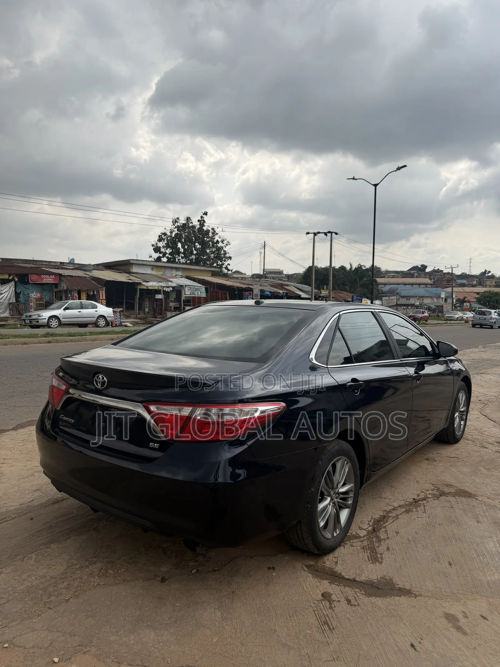 Toyota Camry SE 4dr Sedan (2.5L 4cyl 6A) 2015