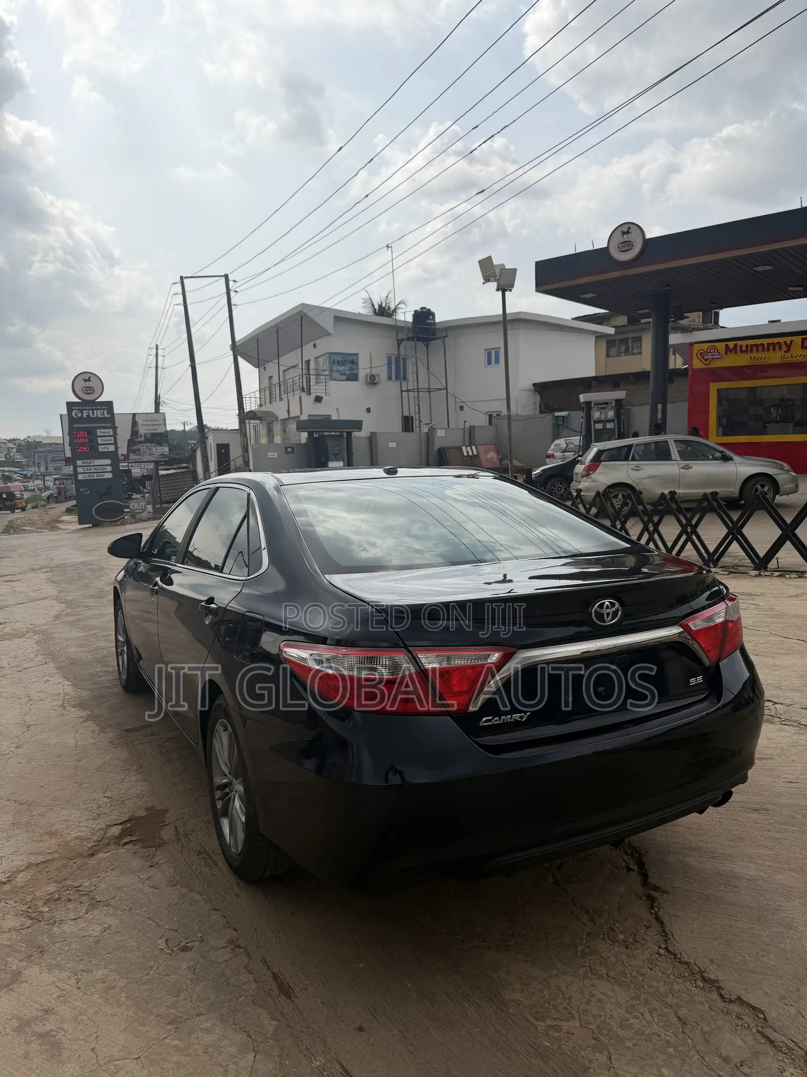 Toyota Camry SE 4dr Sedan (2.5L 4cyl 6A) 2015