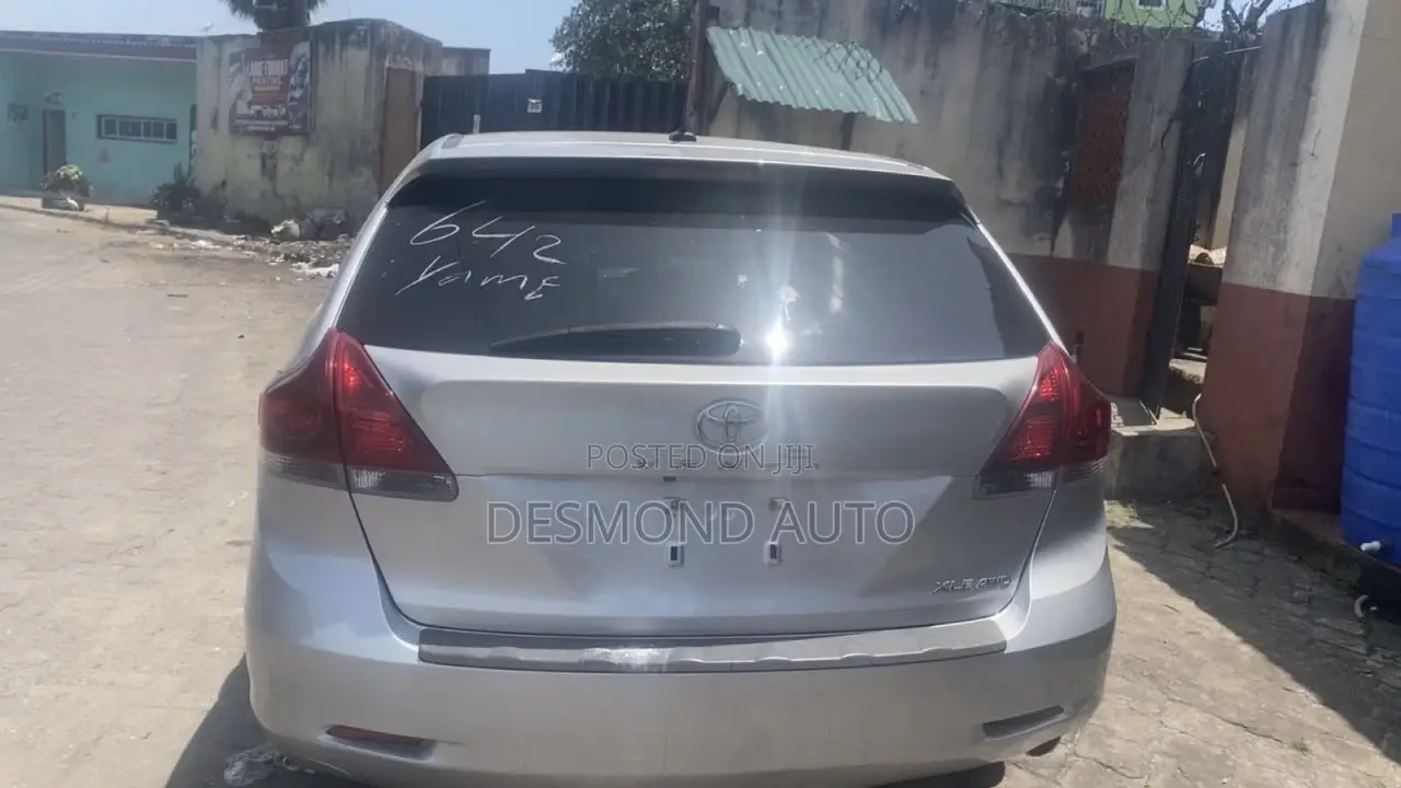 Toyota Venza XLE 4dr Wagon (2.7L 4cyl 6A) 2014 Silver