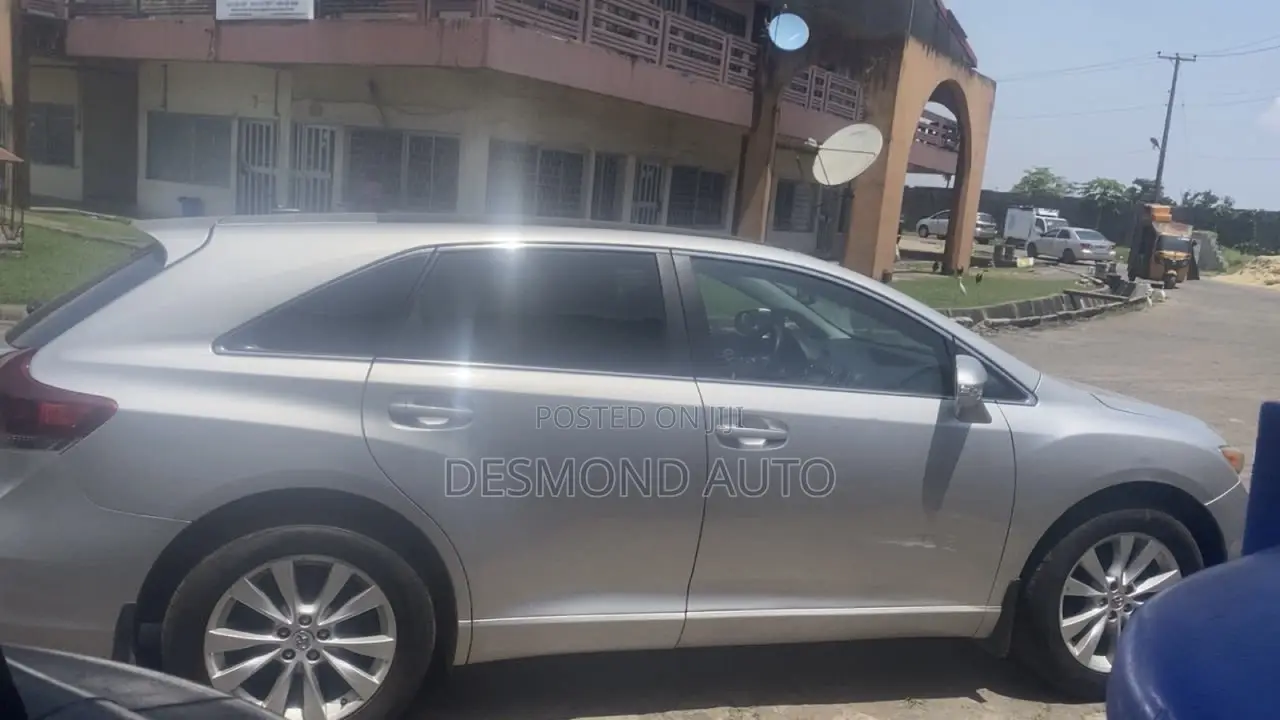 Toyota Venza XLE 4dr Wagon (2.7L 4cyl 6A) 2014 Silver