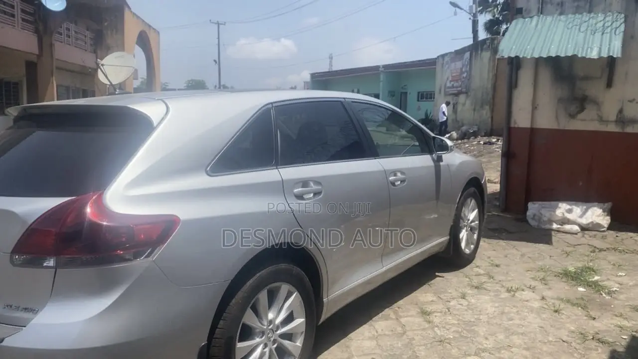 Toyota Venza XLE 4dr Wagon (2.7L 4cyl 6A) 2014 Silver