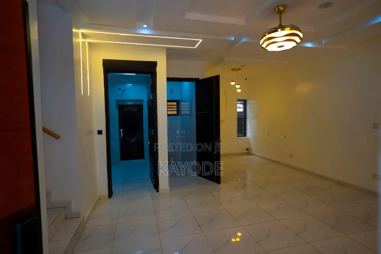 2bdrm Townhouse/Terrace in Lafiaji for sale