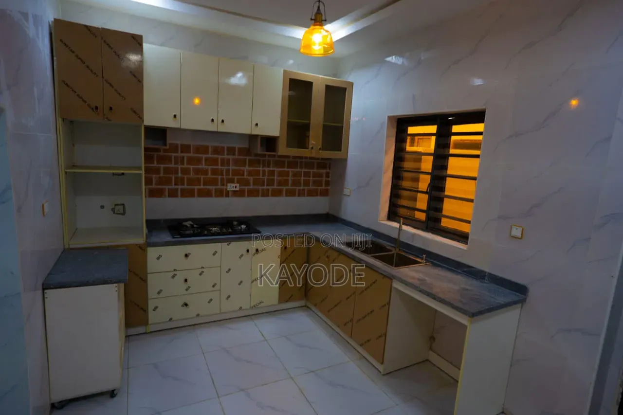 2bdrm Townhouse/Terrace in Lafiaji for sale