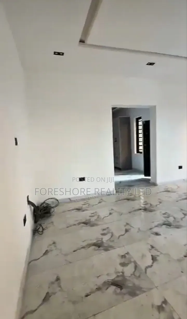 5bdrm Duplex in Medina for sale