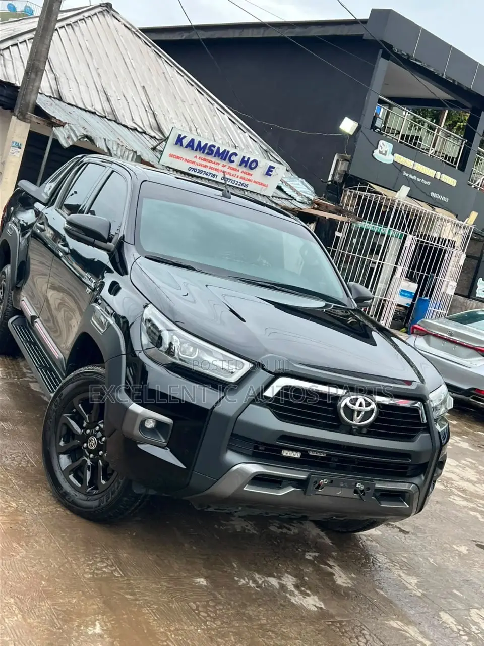 Toyota Hilux 2025 Black
