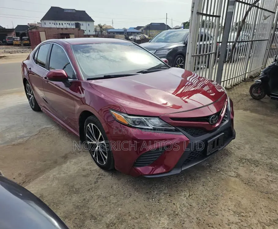 Toyota Camry 2018 Red