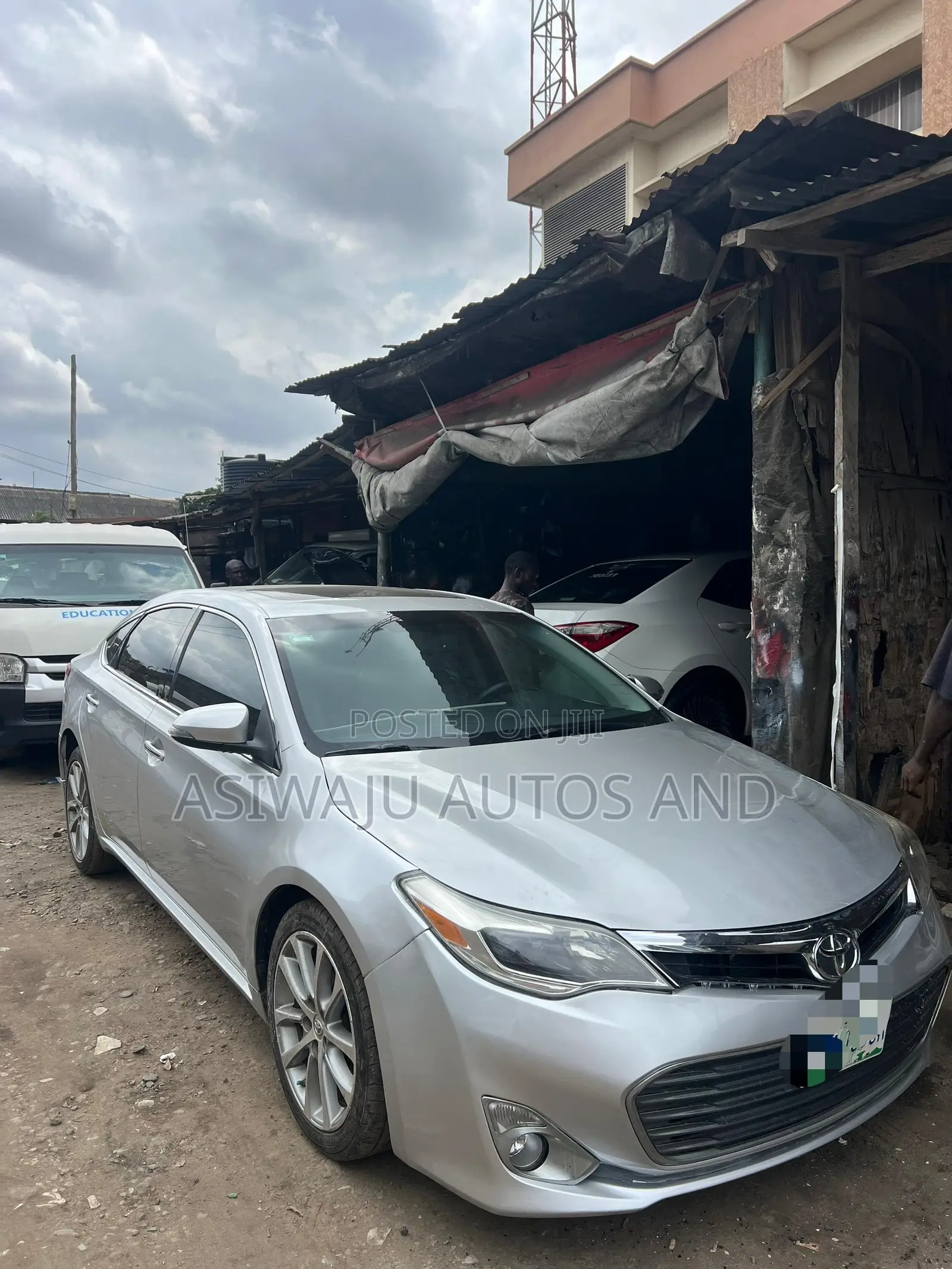 Toyota Avalon XLE 4dr Sedan (3.5L 6cyl 6A) 2015 Silver
