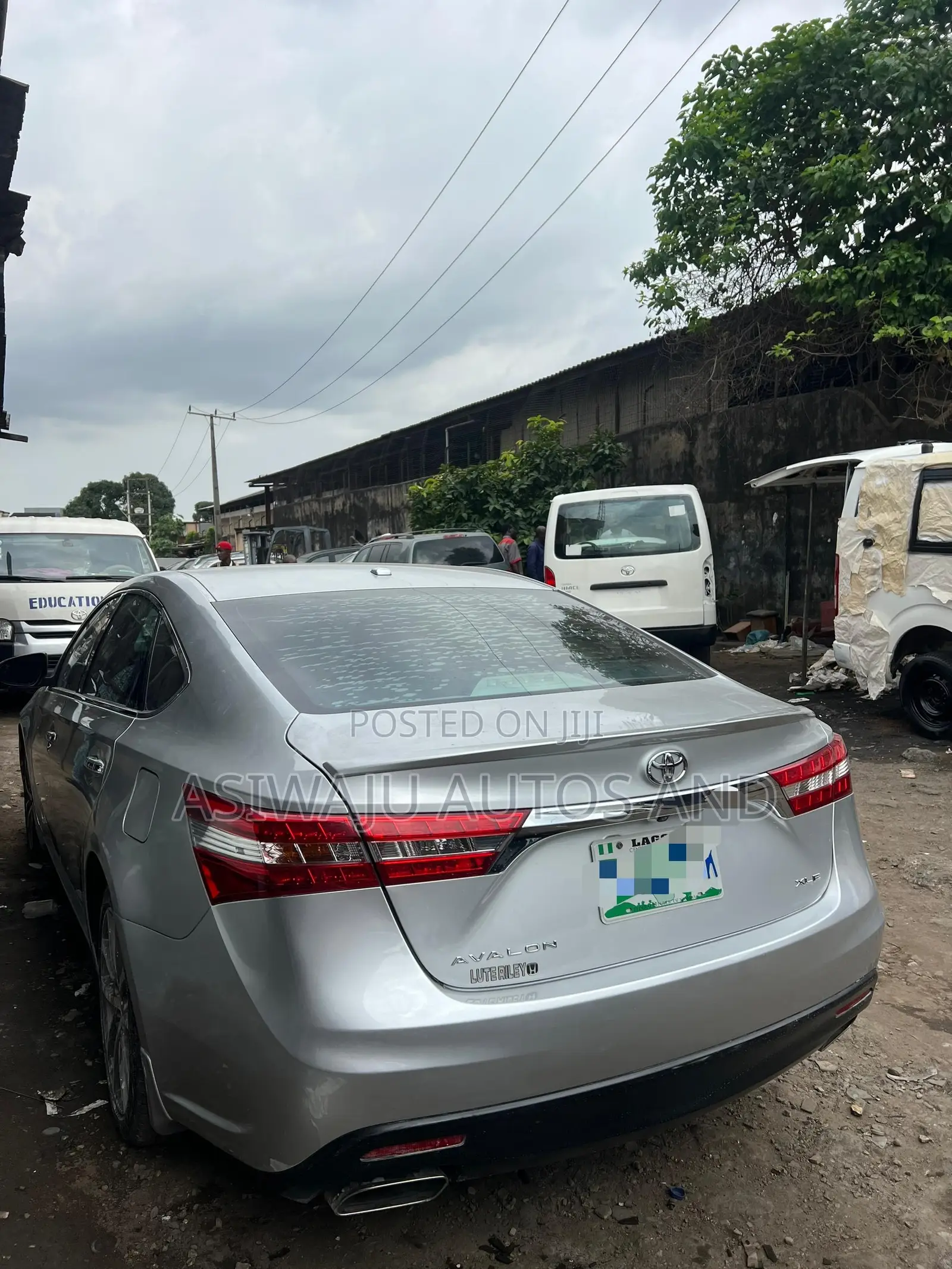 Toyota Avalon XLE 4dr Sedan (3.5L 6cyl 6A) 2015 Silver