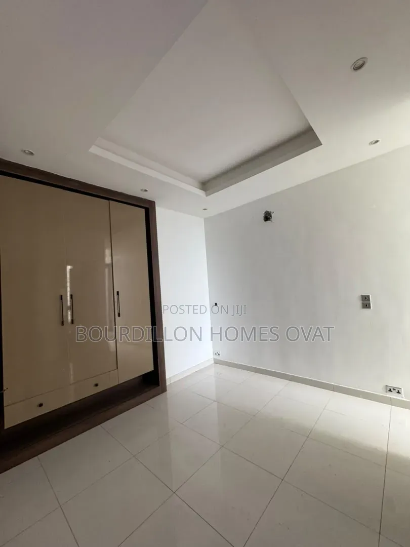 4bdrm Duplex in Lekki Phase 1 for rent
