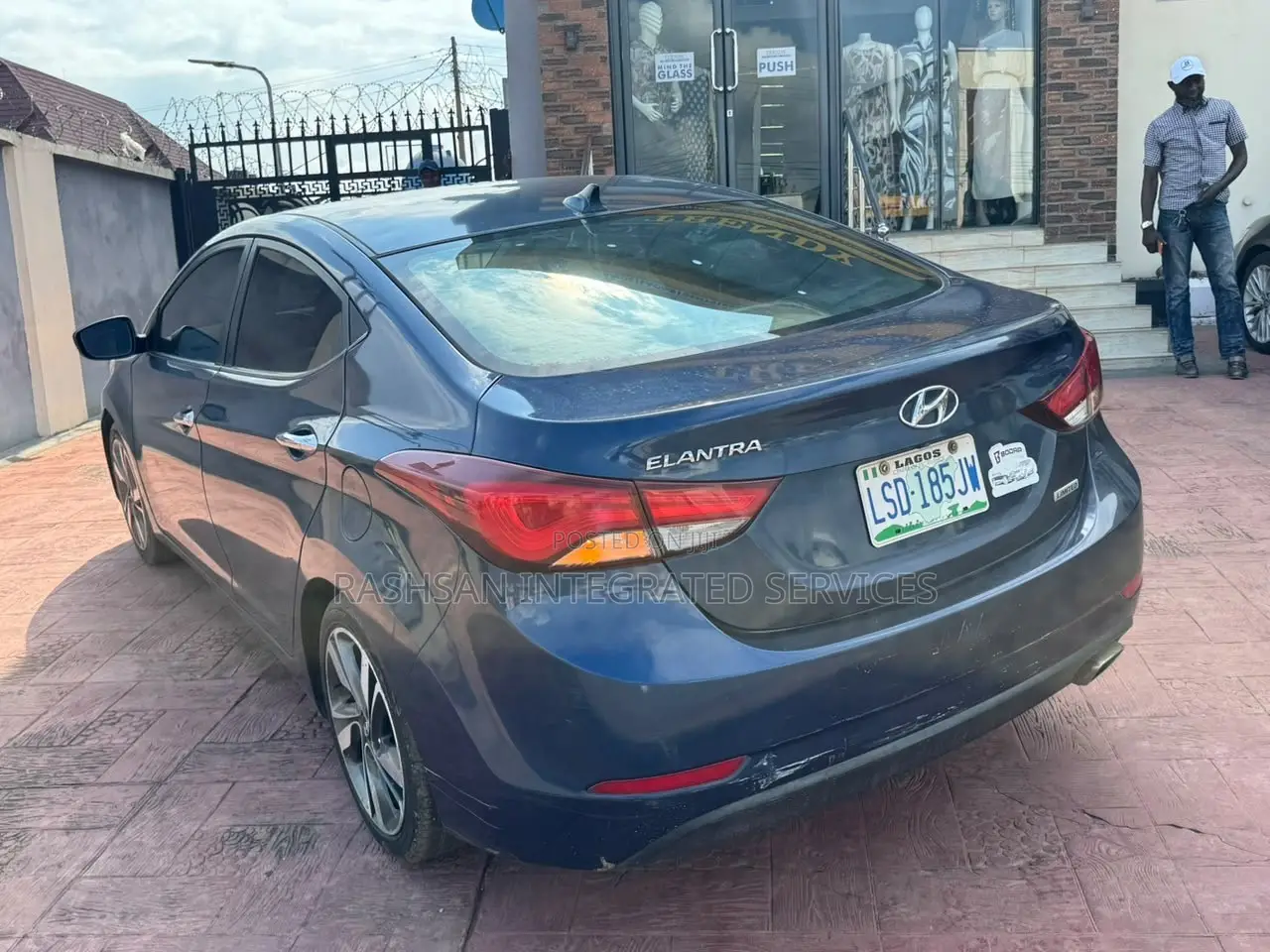 Hyundai Elantra Limited 4dr Sedan (1.8L 4cyl 6A) 2015 Blue