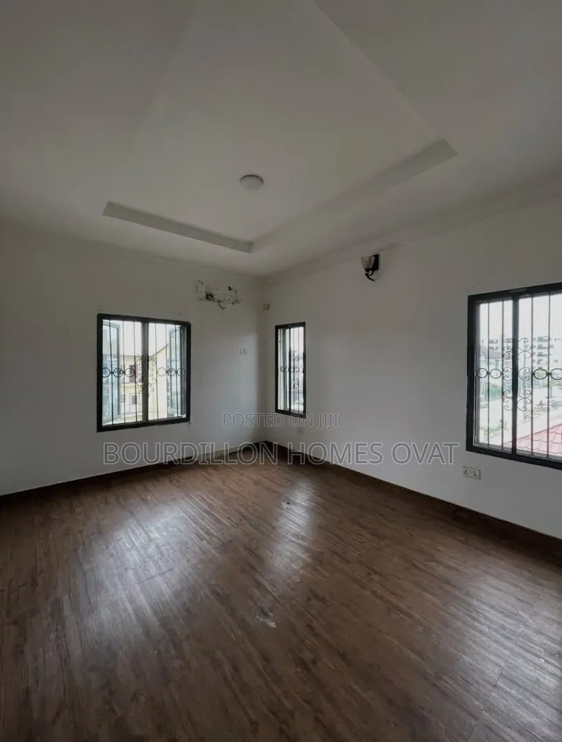 2bdrm Apartment in Ikate Lekki Lagos for rent