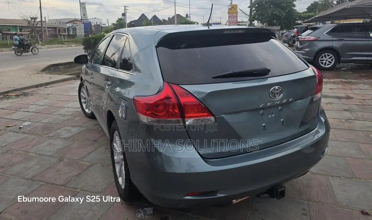 Toyota Venza 2010 Gray