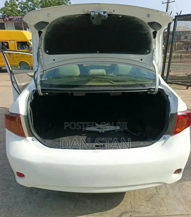 Toyota Corolla 2009 White