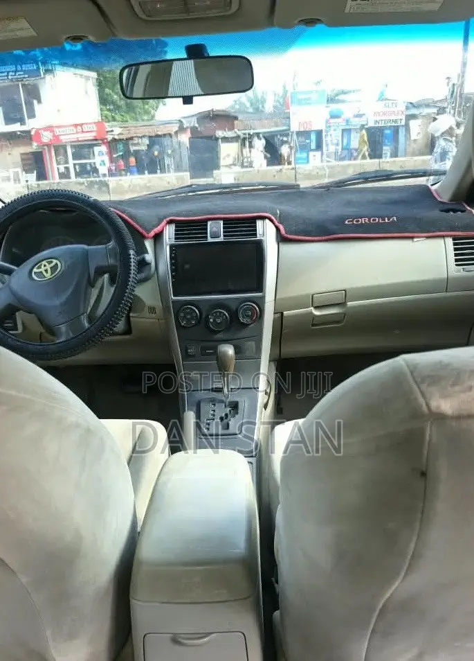 Toyota Corolla 2009 White