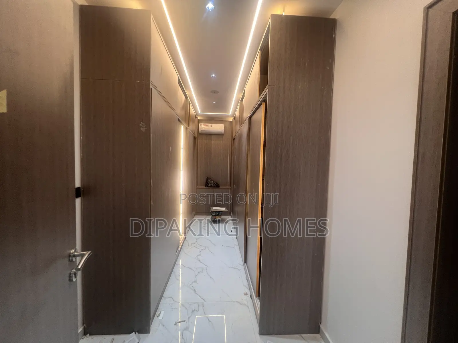 5bdrm Mansion in Ojodu for sale