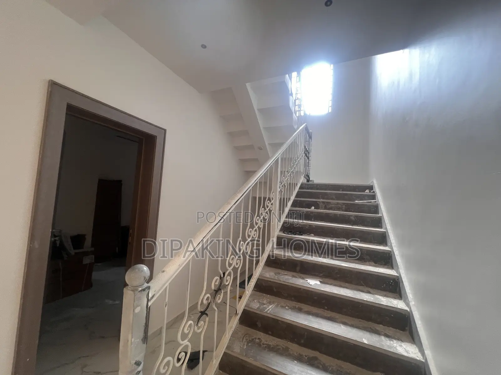 5bdrm Mansion in Ojodu for sale