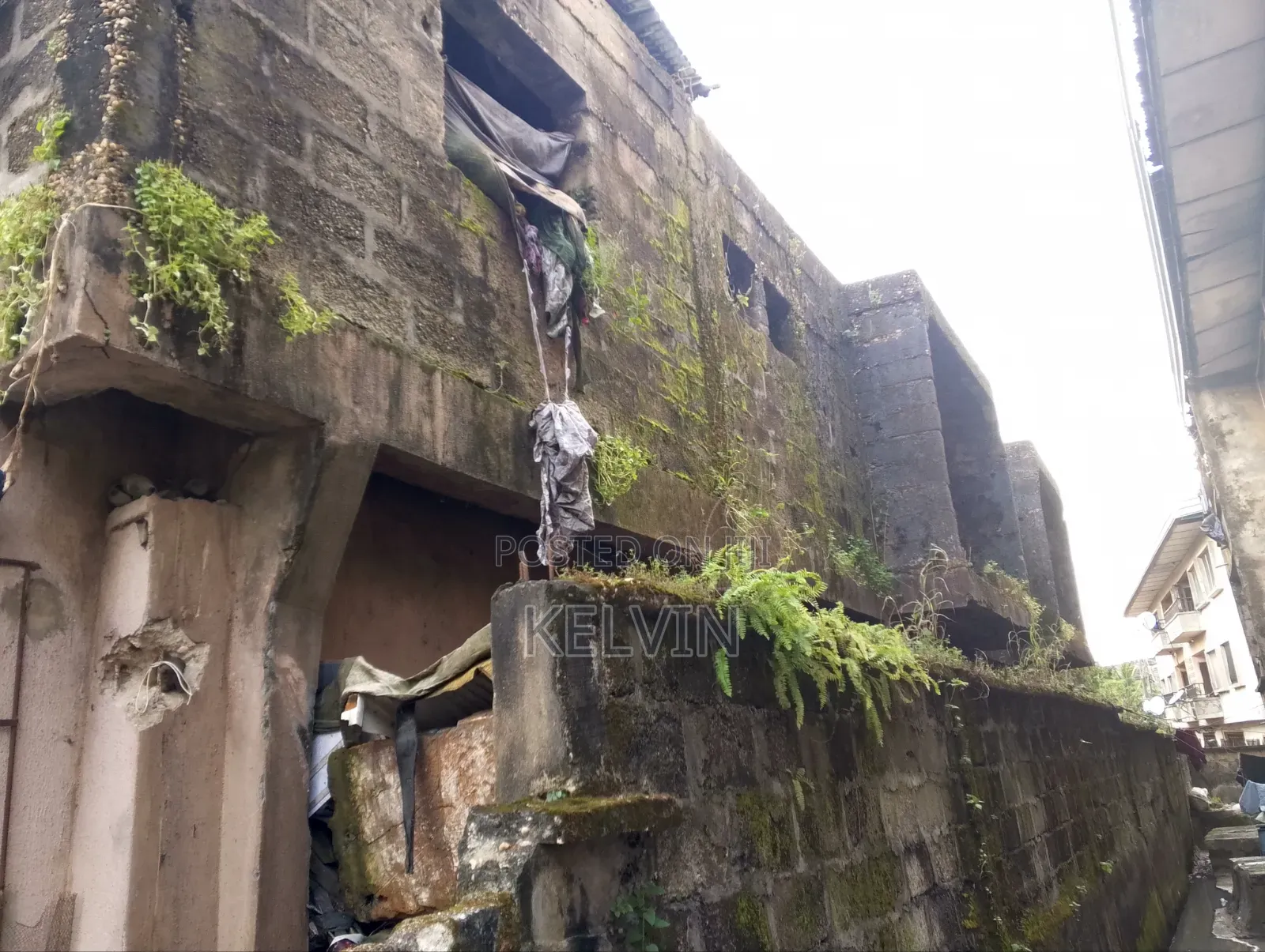 6bdrm Block of Flats in Aba South for sale