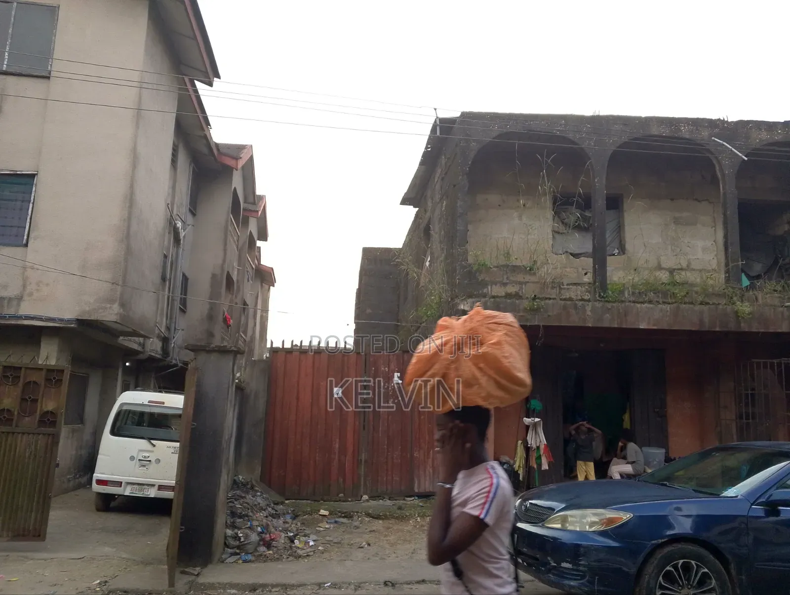 6bdrm Block of Flats in Aba South for sale
