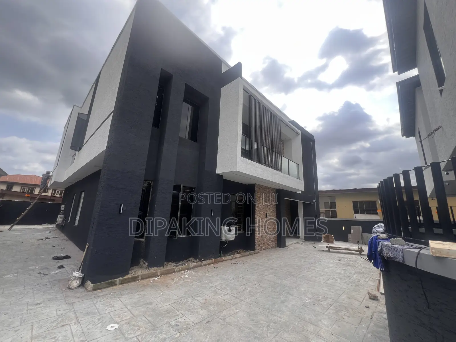 5bdrm Mansion in Ojodu for sale