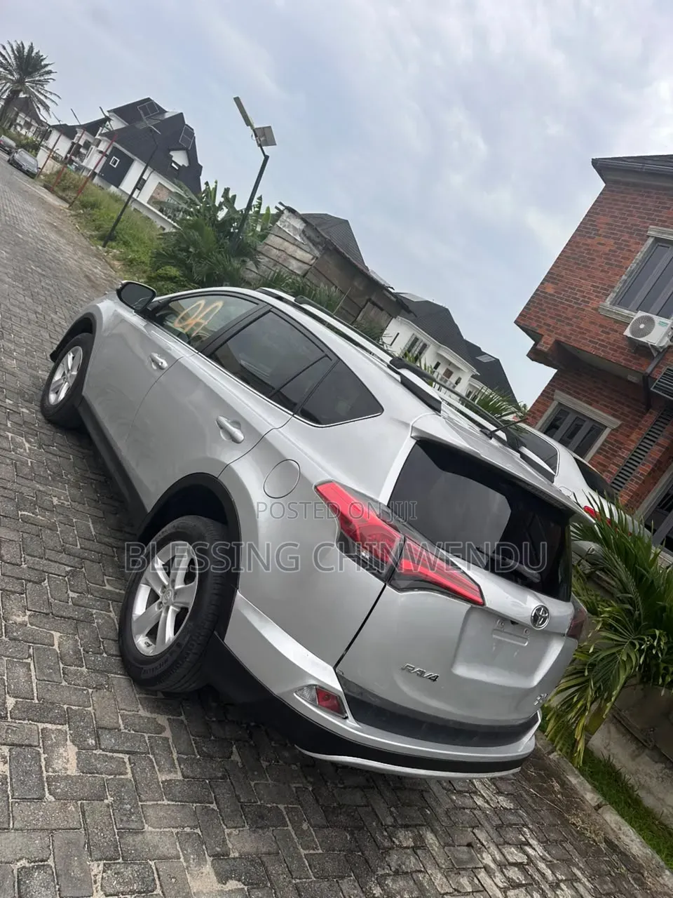 Toyota RAV4 XLE 4dr SUV AWD (2.5L 4cyl 6A) 2014 Silver