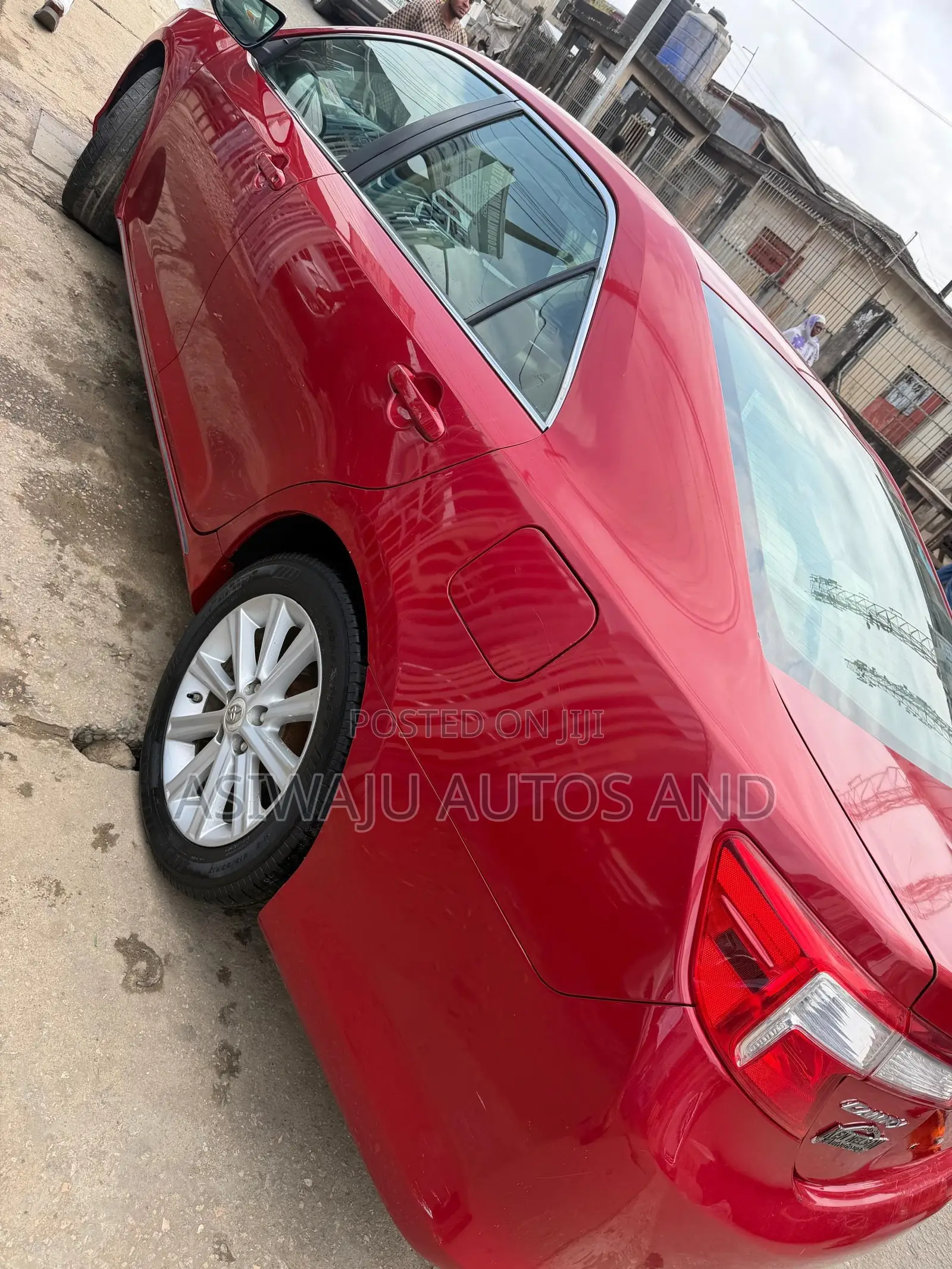 Toyota Camry XLE 4dr Sedan (2.5L 4cyl 6A) 2012 Red