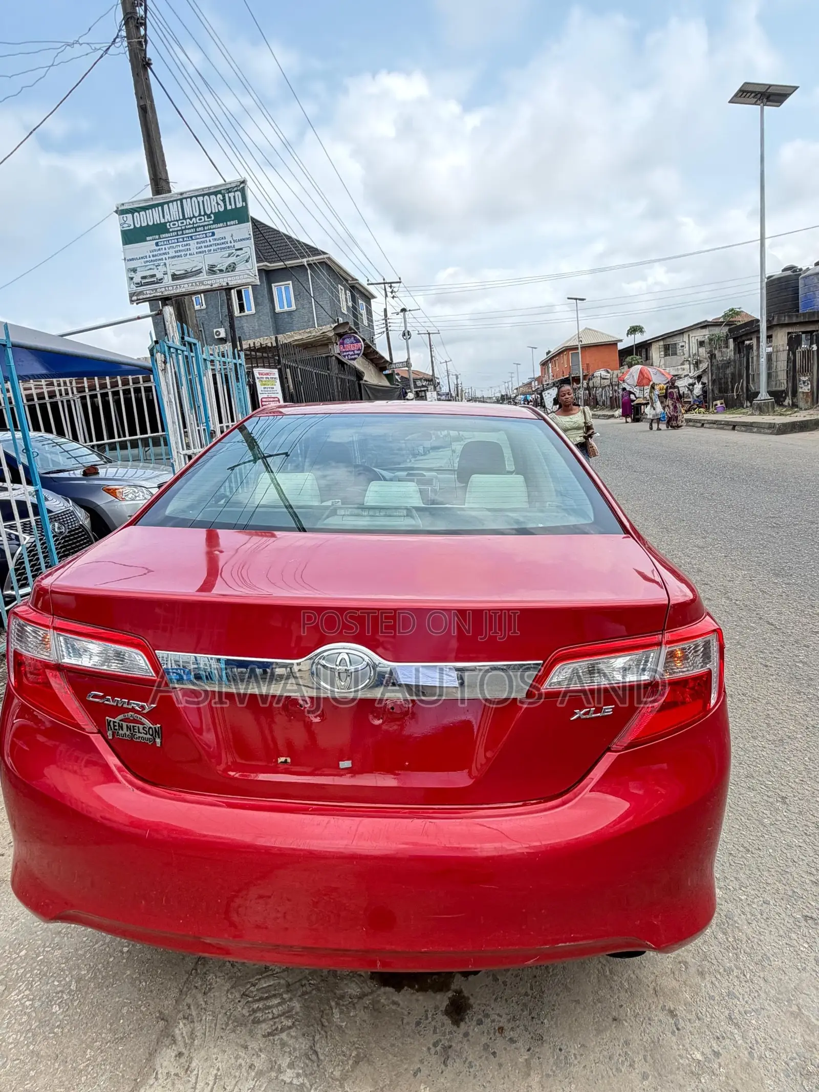 Toyota Camry XLE 4dr Sedan (2.5L 4cyl 6A) 2012 Red