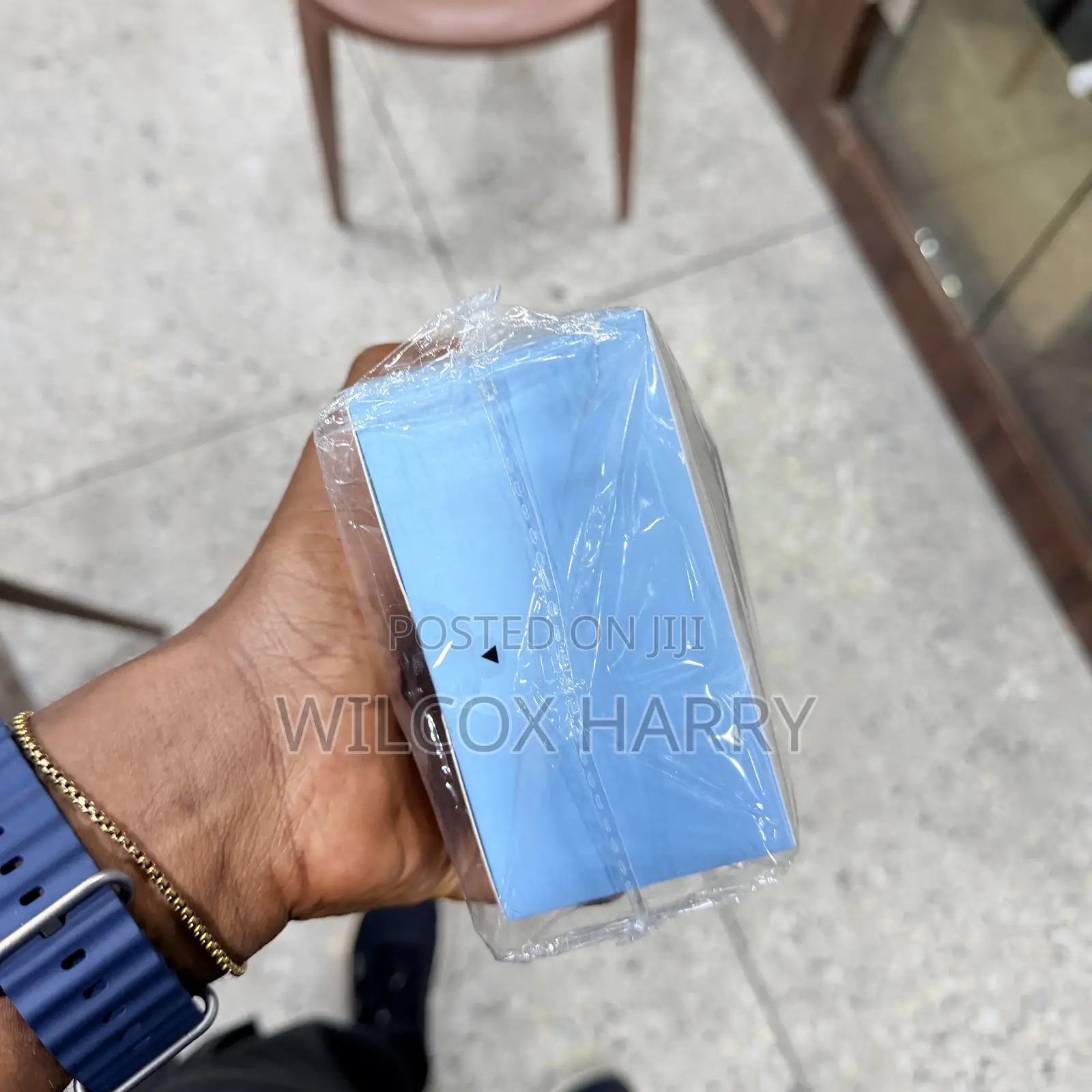 The Powerology 27000mAh Smart Display Power Bank