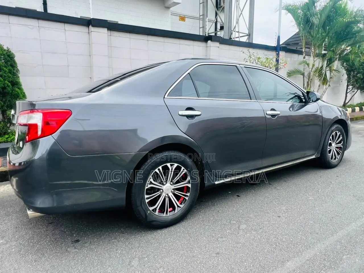 Toyota Camry LE 4dr Sedan (2.5L 4cyl 6A) 2013 Gray