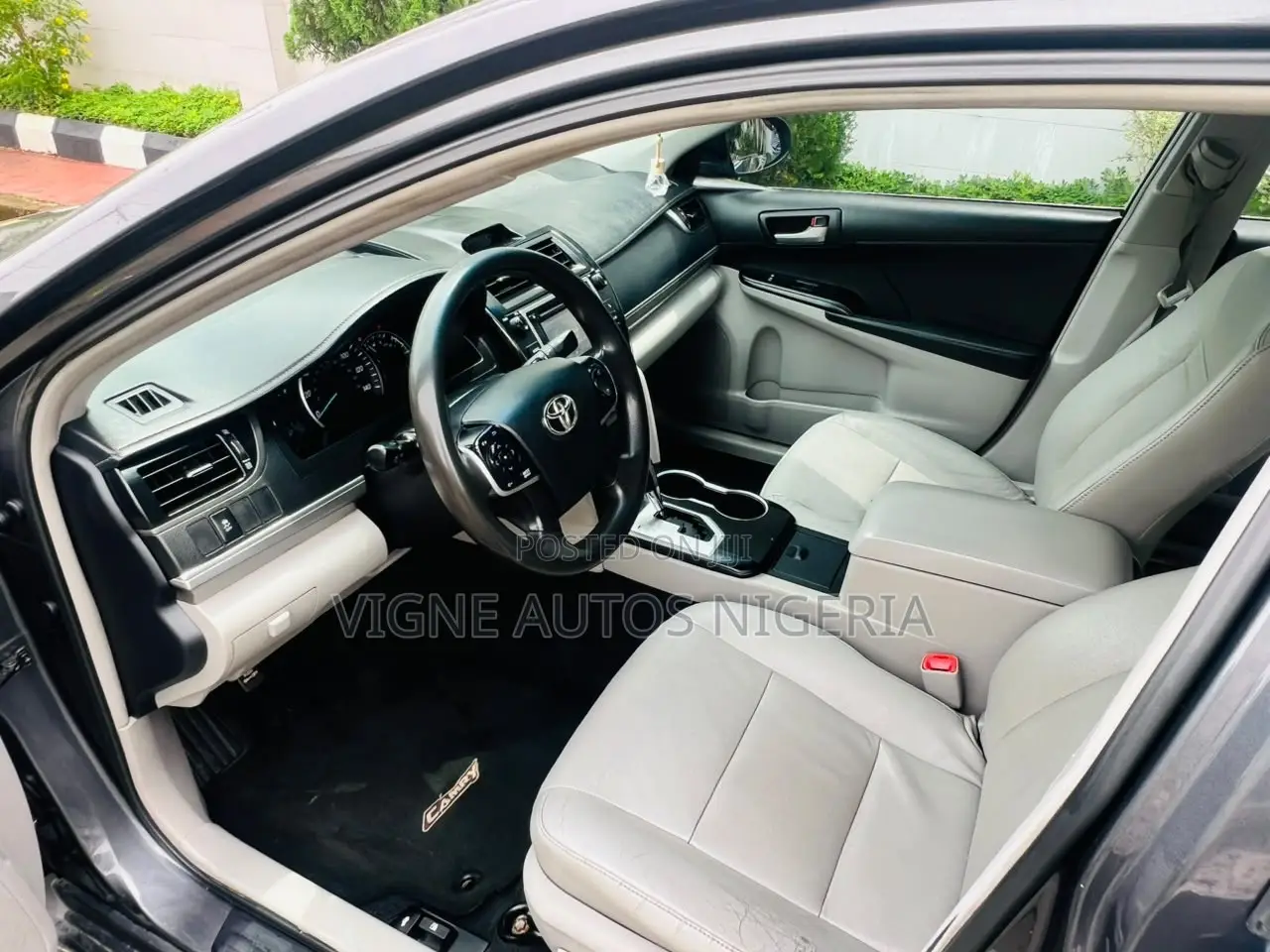 Toyota Camry LE 4dr Sedan (2.5L 4cyl 6A) 2013 Gray