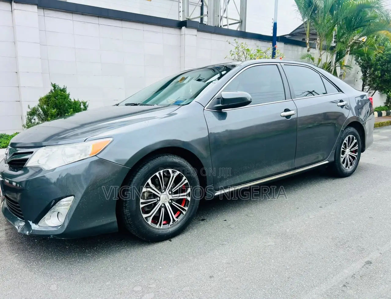 Toyota Camry LE 4dr Sedan (2.5L 4cyl 6A) 2013 Gray