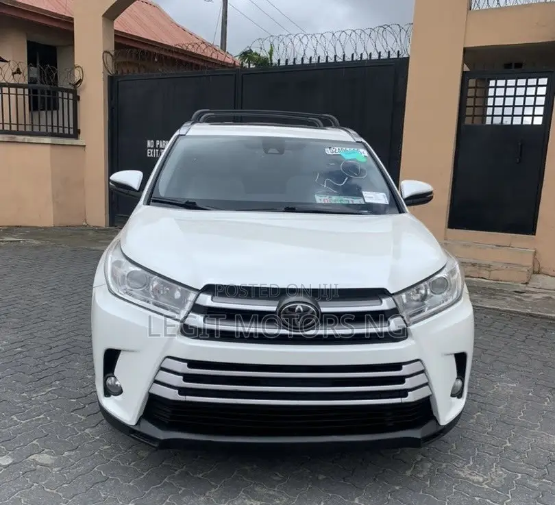 Toyota Highlander XLE 4x4 V6 (3.5L 6cyl 8A) 2018 White