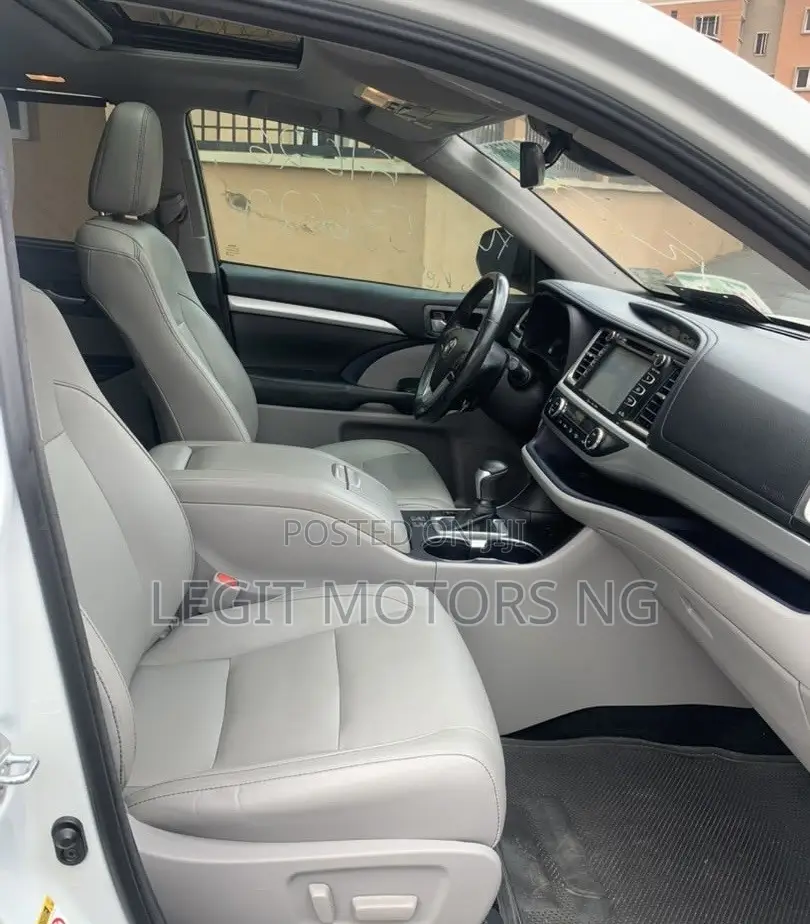 Toyota Highlander XLE 4x4 V6 (3.5L 6cyl 8A) 2018 White