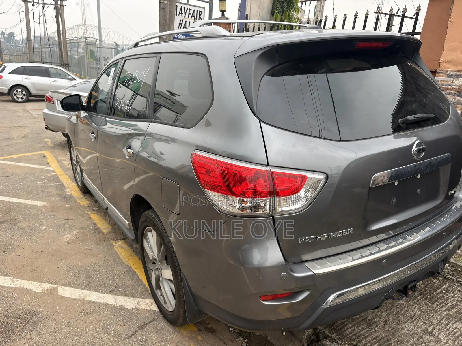 Nissan Pathfinder Platinum 4dr SUV 4WD (3.5L 6cyl CVT) 2015 Gray